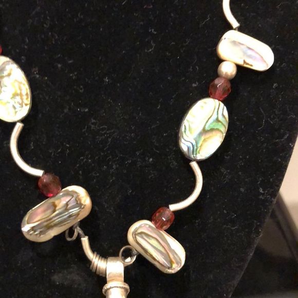 Handmade alabaster and sterling silver necklace - Picture 3 of 8